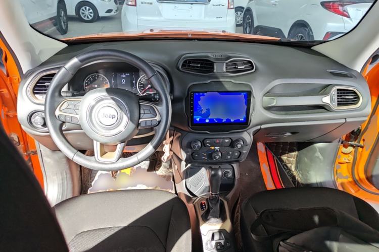 Used Jeep Renegade 2018 Connected Large Screen Version 180T Automatic High-Energy Edition Center Console