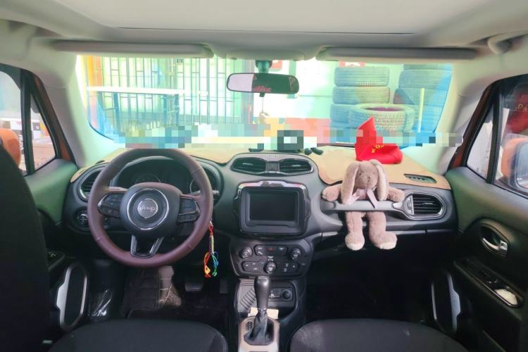 Used Jeep Renegade 2018 Connected Large Screen Version 180T Automatic High-Energy Edition Center Console