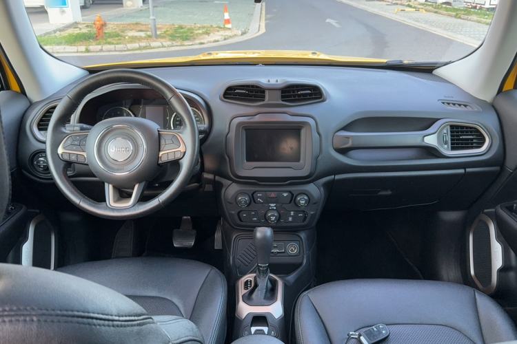 Used Jeep Renegade 2018 Connected Large Screen Version 180T Automatic Jingneng Version Center Console
