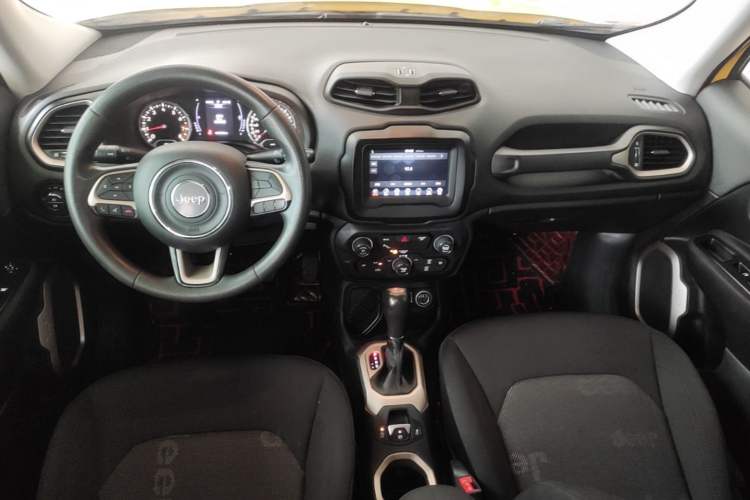 Used Jeep Renegade 2018 Connected Large Screen Version 180T Automatic High-Energy Edition Center Console