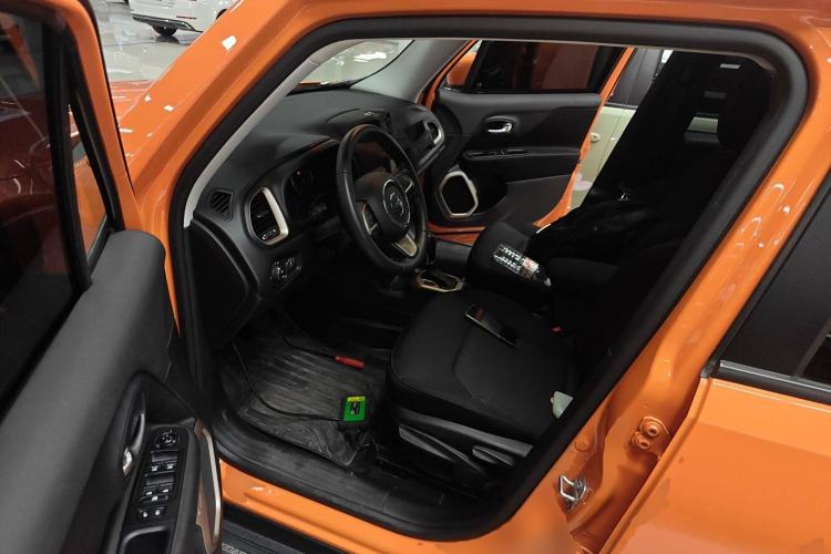 Used Jeep Renegade 2018 Connected Large Screen Version 180T Automatic High-Energy Edition Driver Seat