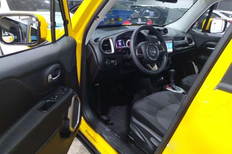 Used Jeep Renegade 2018 Connected Large Screen Version 180T Automatic High-Energy Edition Driver Seat