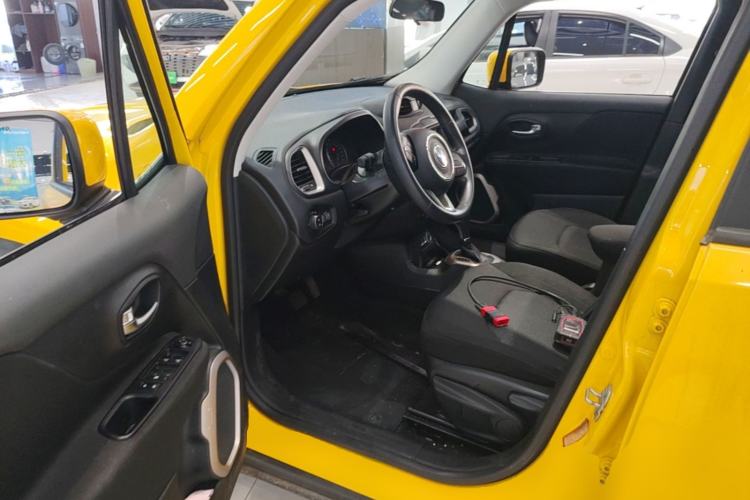 Used Jeep Renegade 2018 Connected Large Screen Version 180T Automatic High-Energy Edition Driver Seat