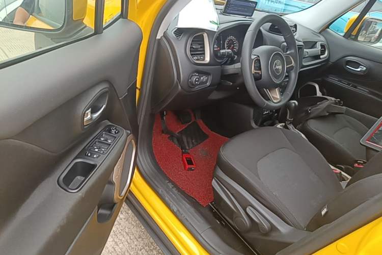 Used Jeep Renegade 2018 Connected Large Screen Version 180T Automatic High-Energy Edition Driver Seat