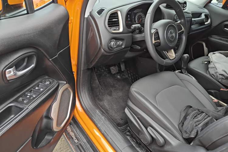 Used Jeep Renegade 2018 Connected Large Screen Version 180T Automatic High-Energy Edition Driver Seat