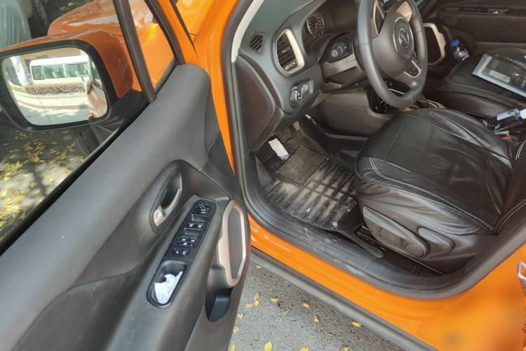 Used Jeep Renegade 2018 Connected Large Screen Version 180T Automatic High-Energy Edition Driver Seat