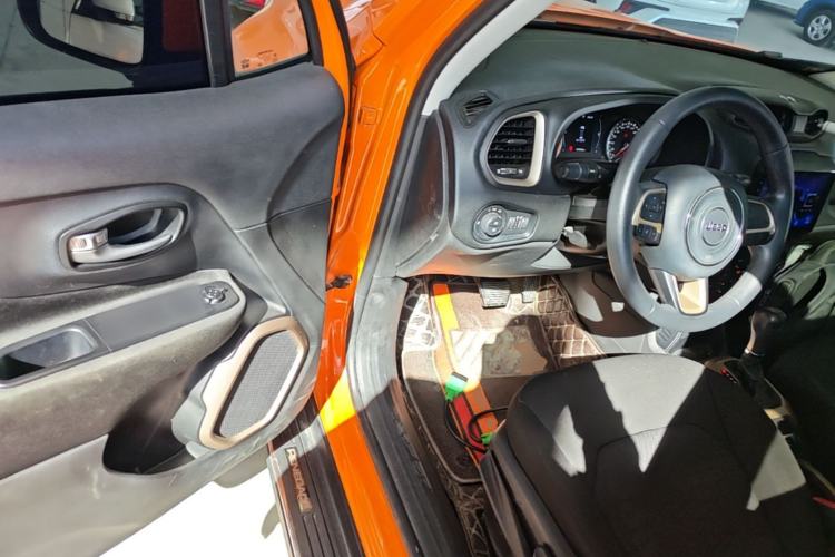 Used Jeep Renegade 2018 Connected Large Screen Version 180T Automatic High-Energy Edition Driver Seat