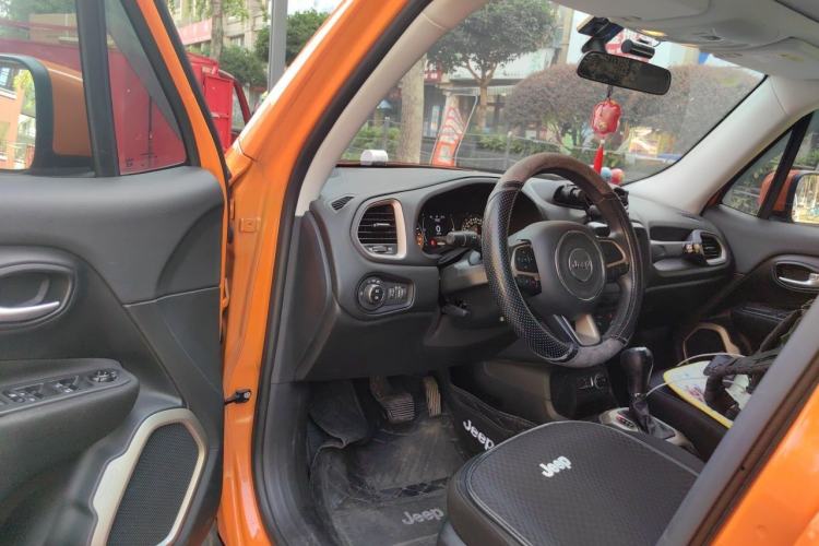 Used Jeep Renegade 2018 Connected Large Screen Version 180TS Automatic High-Energy Edition Driver Seat