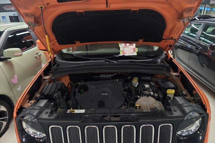 Used Jeep Renegade 2018 Connected Large Screen Version 180T Automatic High-Energy Edition Engine Bay