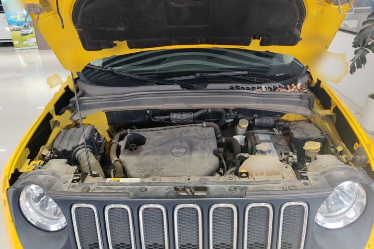 Used Jeep Renegade 2018 Connected Large Screen Version 180T Automatic High-Energy Edition Engine Bay