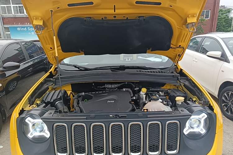 Used Jeep Renegade 2018 Connected Large Screen Version 180T Automatic High-Energy Edition Engine Bay