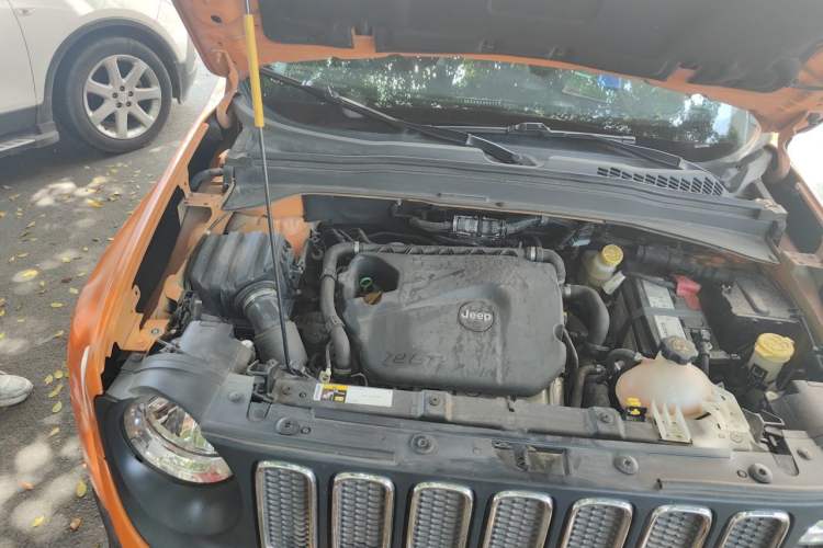 Used Jeep Renegade 2018 Connected Large Screen Version 180T Automatic High-Energy Edition Engine Bay Right