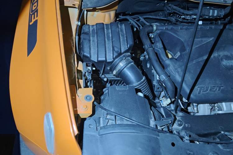 Used Jeep Renegade 2018 Connected Large Screen Version 180T Automatic High-Energy Edition Engine Bay Right