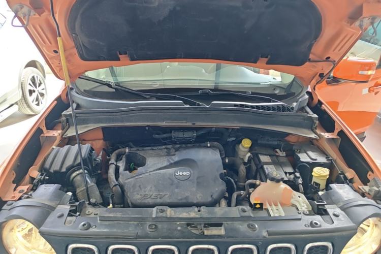 Used Jeep Renegade 2018 Connected Large Screen Version 180T Automatic High-Energy Edition Engine Bay