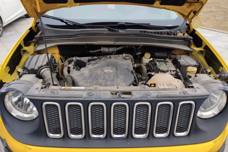 Used Jeep Renegade 2018 Connected Large Screen Version 180T Automatic High-Energy Edition Engine Bay