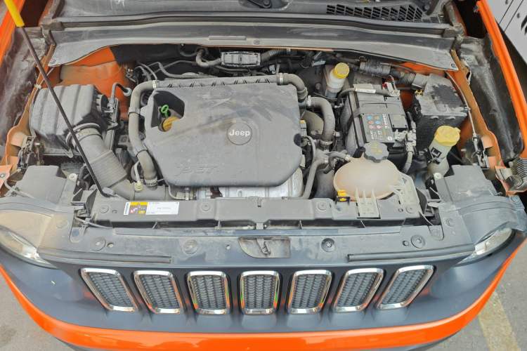 Used Jeep Renegade 2018 Connected Large Screen Version 180T Automatic Jingneng Version Engine Bay