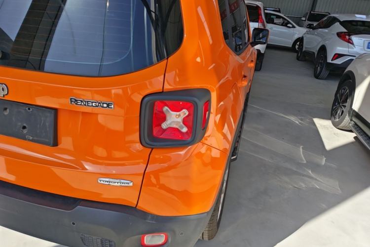 Used Jeep Renegade 2018 Connected Large Screen Version 180T Automatic High-Energy Edition Exterior 3
