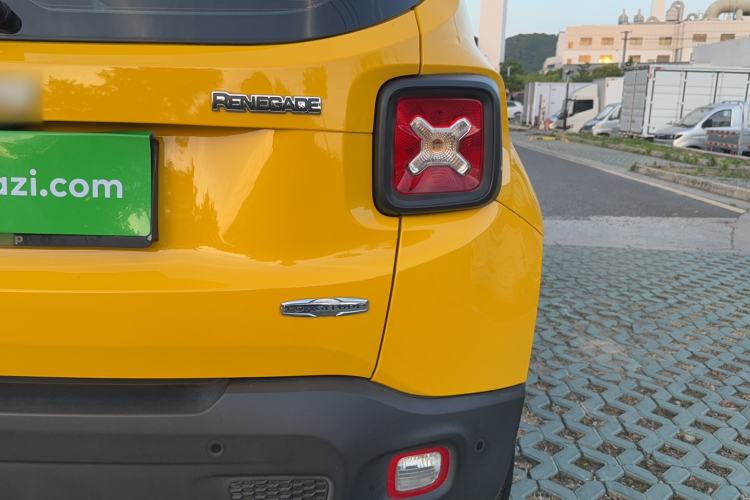 Used Jeep Renegade 2018 Connected Large Screen Version 180T Automatic Jingneng Version Exterior 3