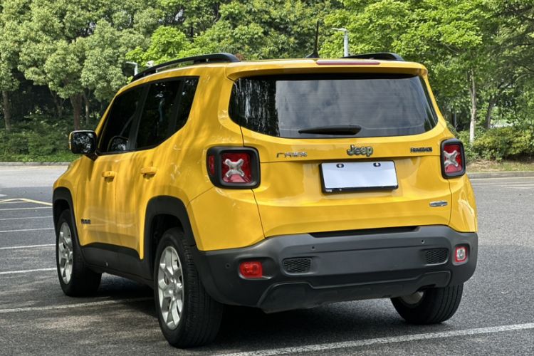 Used Jeep Renegade 2018 Connected Large Screen Version 180T Automatic High-Energy Edition Exterior 5