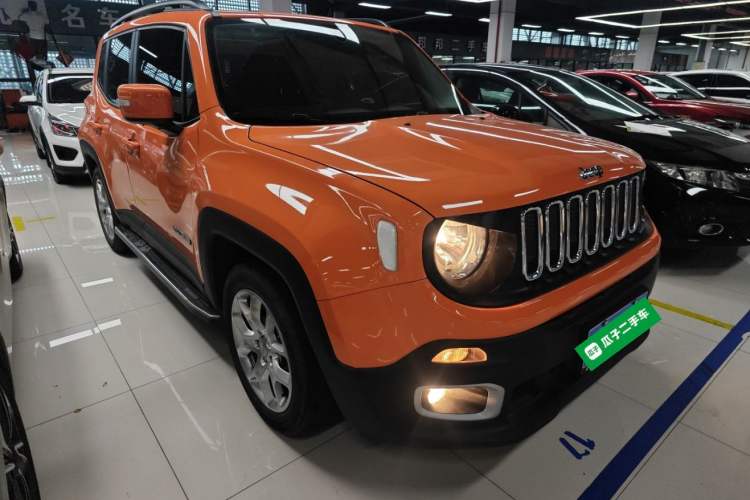 Used Jeep Renegade 2018 Connected Large Screen Version 180T Automatic High-Energy Edition Front Right 45 Deg