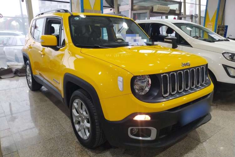 Used Jeep Renegade 2018 Connected Large Screen Version 180T Automatic High-Energy Edition Front Right 45 Deg