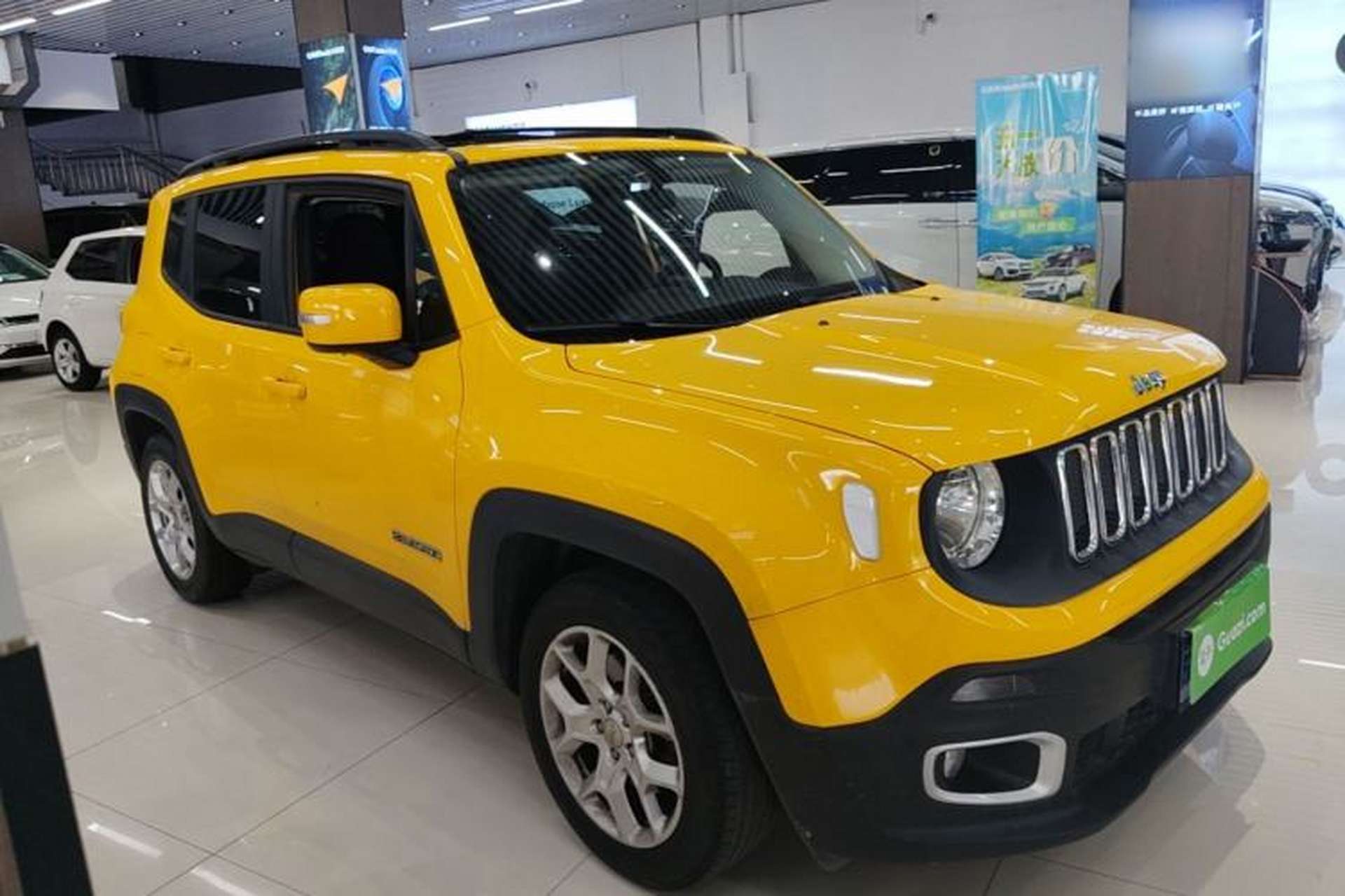 Used Jeep Renegade 2018 Connected Large Screen Version 180T Automatic High-Energy Edition Front Right 45 Deg