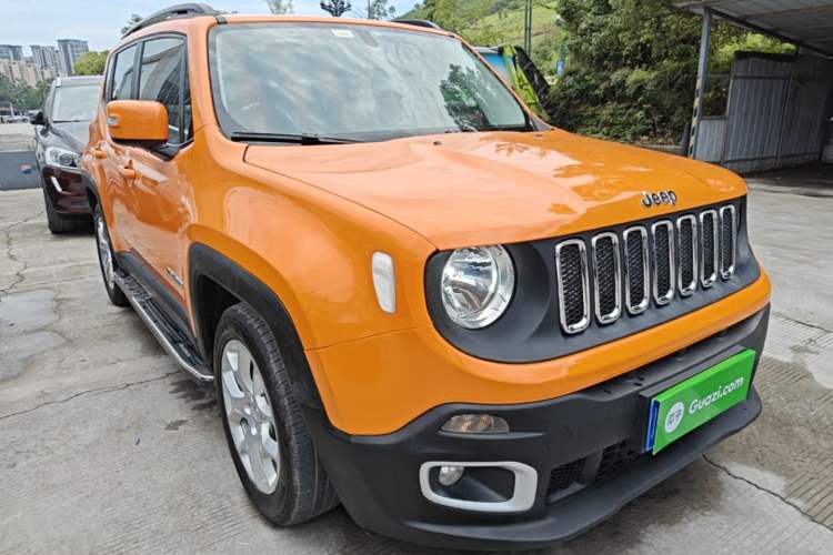Used Jeep Renegade 2018 Connected Large Screen Version 180T Automatic High-Energy Edition Front Right 45 Deg