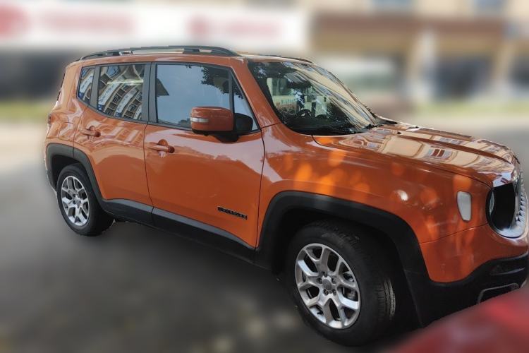 Used Jeep Renegade 2018 Connected Large Screen Version 180T Automatic High-Energy Edition Front Right 45 Deg