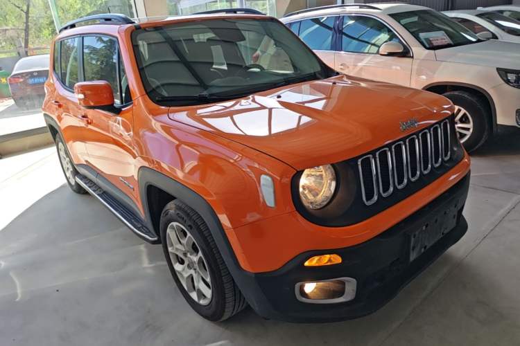 Used Jeep Renegade 2018 Connected Large Screen Version 180T Automatic High-Energy Edition Front Right 45 Deg