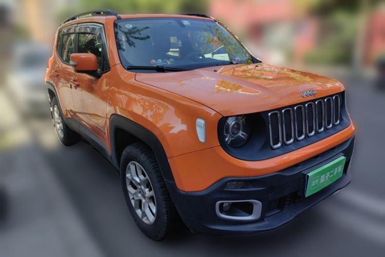 Used Jeep Renegade 2018 Connected Large Screen Version 180TS Automatic High-Energy Edition Front Right 45 Deg