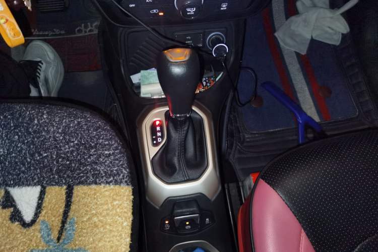 Used Jeep Renegade 2018 Connected Large Screen Version 180T Automatic High-Energy Edition Gear Lever