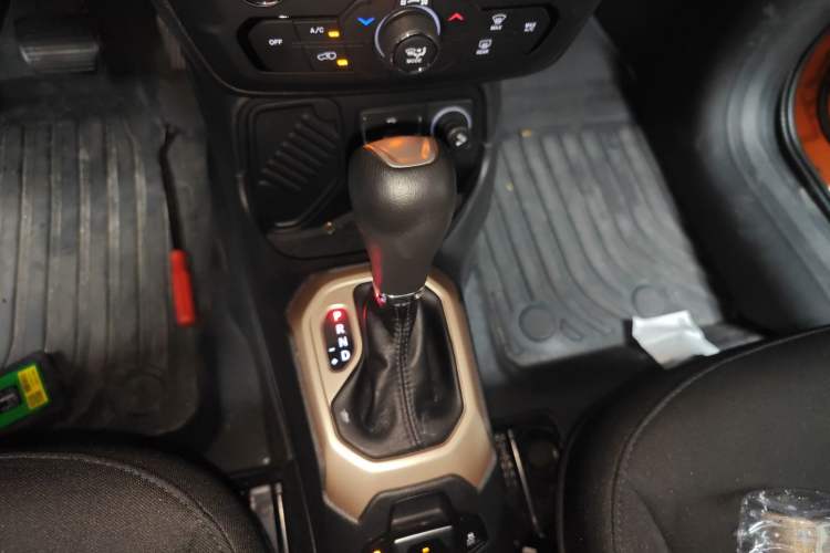 Used Jeep Renegade 2018 Connected Large Screen Version 180T Automatic High-Energy Edition Gear Lever
