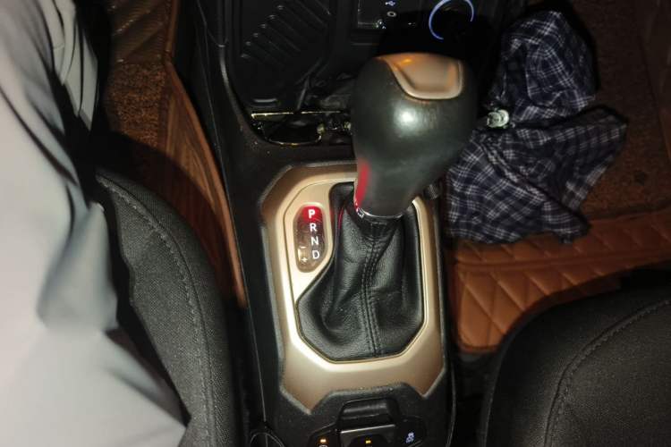 Used Jeep Renegade 2018 Connected Large Screen Version 180T Automatic High-Energy Edition Gear Lever