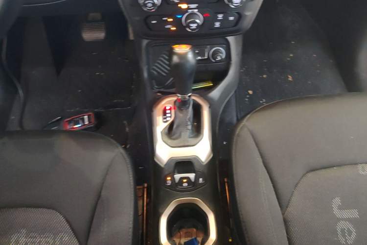Used Jeep Renegade 2018 Connected Large Screen Version 180T Automatic High-Energy Edition Gear Lever