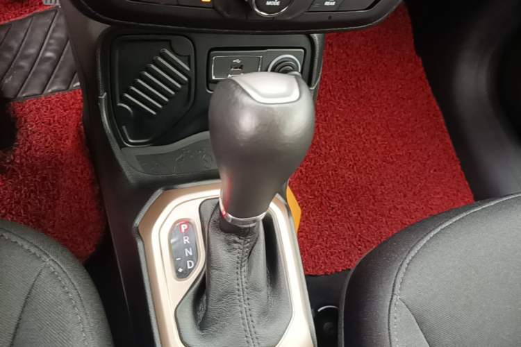 Used Jeep Renegade 2018 Connected Large Screen Version 180T Automatic High-Energy Edition Gear Lever