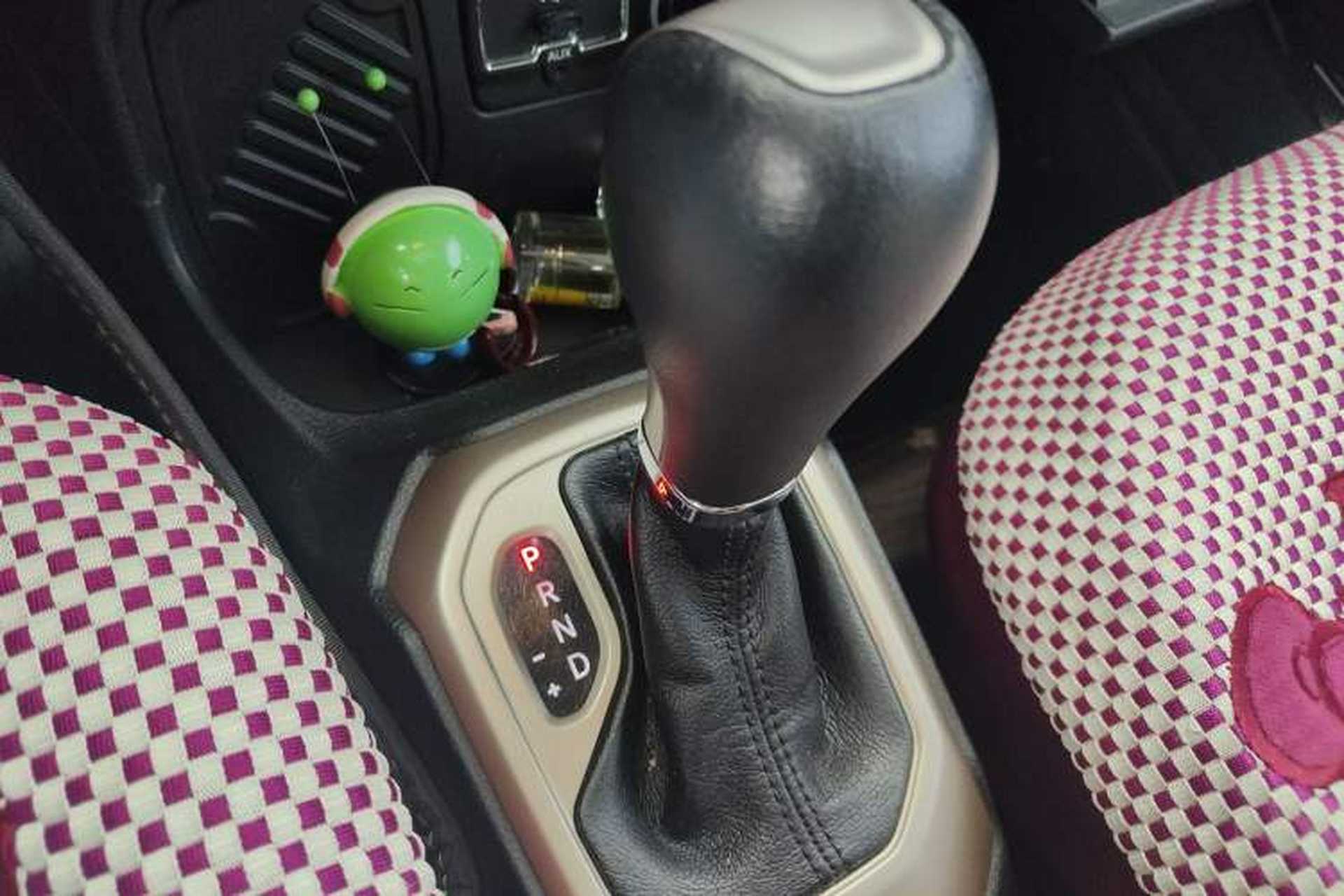 Used Jeep Renegade 2018 Connected Large Screen Version 180T Automatic High-Energy Edition Gear Lever