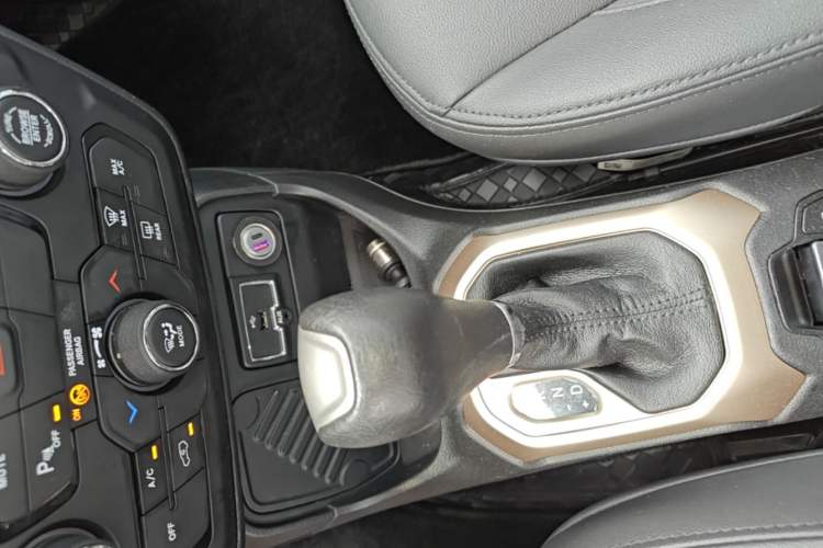 Used Jeep Renegade 2018 Connected Large Screen Version 180T Automatic High-Energy Edition Gear Lever