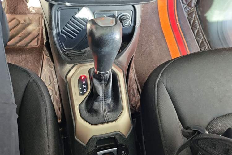 Used Jeep Renegade 2018 Connected Large Screen Version 180T Automatic High-Energy Edition Gear Lever