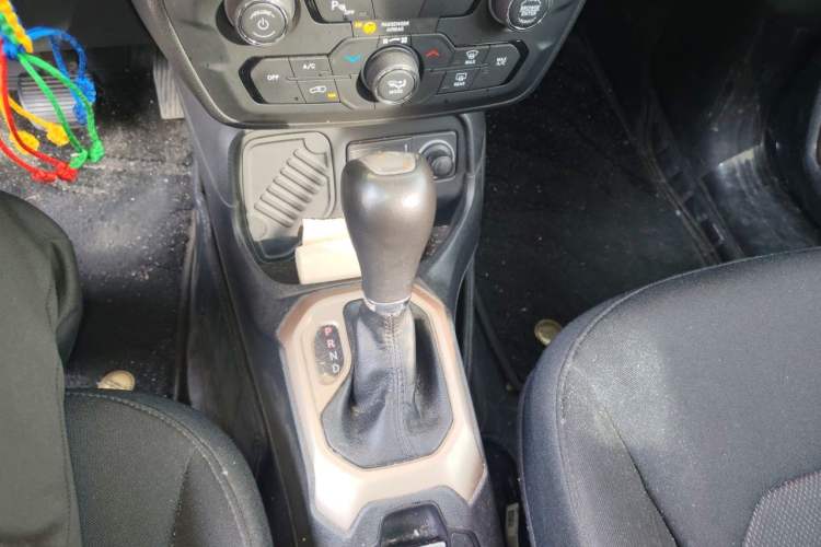 Used Jeep Renegade 2018 Connected Large Screen Version 180T Automatic High-Energy Edition Gear Lever
