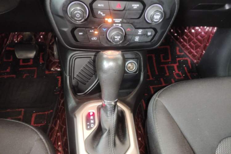 Used Jeep Renegade 2018 Connected Large Screen Version 180T Automatic High-Energy Edition Gear Lever