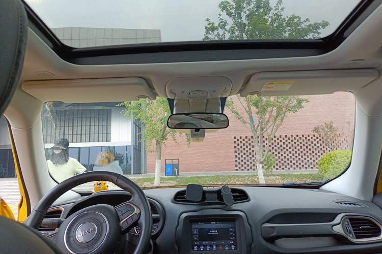 Used Jeep Renegade 2018 Connected Large Screen Version 180T Automatic Jingneng Version Headliner