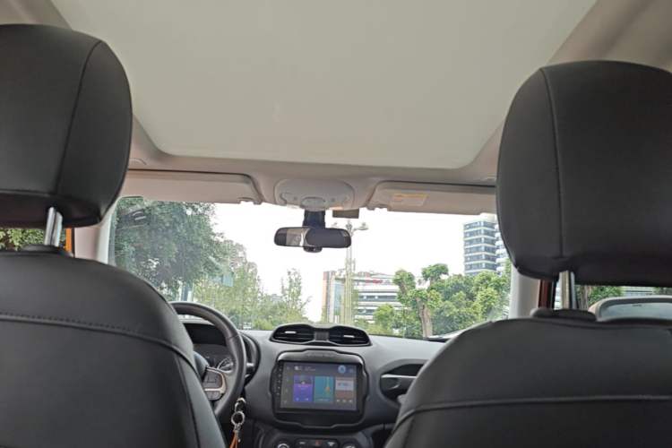 Used Jeep Renegade 2018 Connected Large Screen Version 180T Automatic High-Energy Edition Headliner