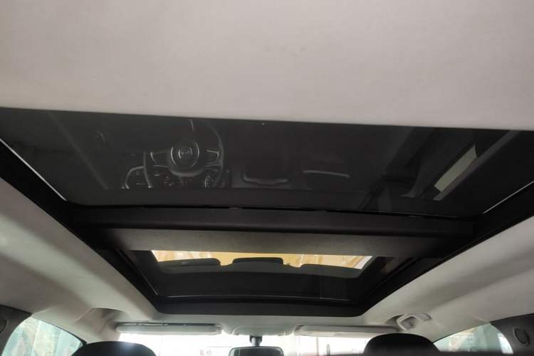 Used Jeep Renegade 2018 Connected Large Screen Version 180T Automatic High-Energy Edition Headliner