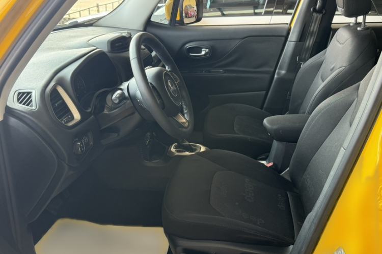 Used Jeep Renegade 2018 Connected Large Screen Version 180T Automatic High-Energy Edition Interior 1