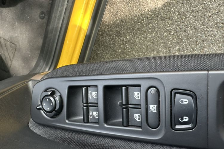 Used Jeep Renegade 2018 Connected Large Screen Version 180T Automatic High-Energy Edition Interior 2