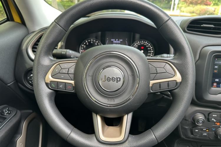 Used Jeep Renegade 2018 Connected Large Screen Version 180T Automatic High-Energy Edition Interior 4