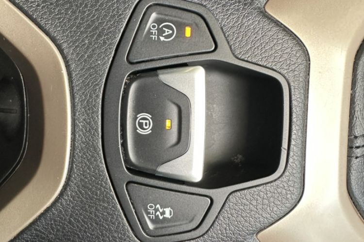 Used Jeep Renegade 2018 Connected Large Screen Version 180T Automatic High-Energy Edition Interior 6