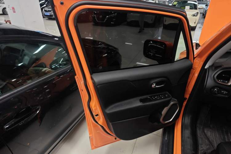Used Jeep Renegade 2018 Connected Large Screen Version 180T Automatic High-Energy Edition Left Front Door Interior