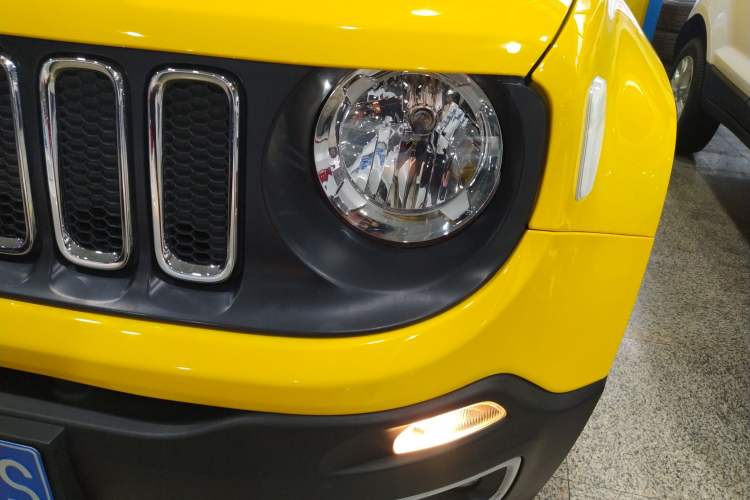 Used Jeep Renegade 2018 Connected Large Screen Version 180T Automatic High-Energy Edition Left Front Headlight