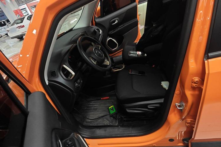 Used Jeep Renegade 2018 Connected Large Screen Version 180T Automatic High-Energy Edition Left Front Seat